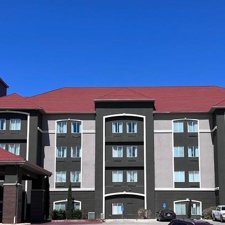 Отель La Quinta By Wyndham Браунвуд Экстерьер фото